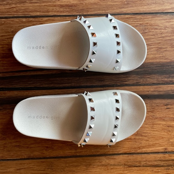 Madden Girl Slides - Picture 4 of 4